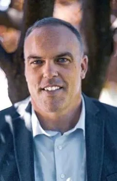 Greg Lynch Headshot