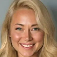 Dee Courtney Headshot