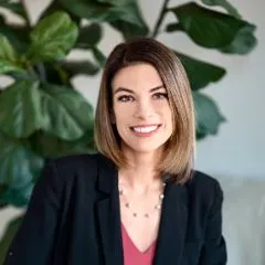 Amanda Lindenschmidt Headshot
