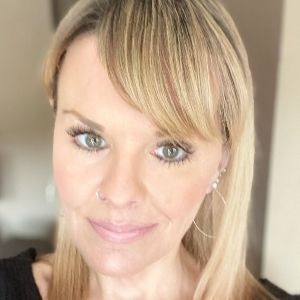 Mandy Urquilla Headshot