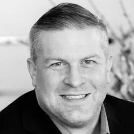 Derek Huit Headshot