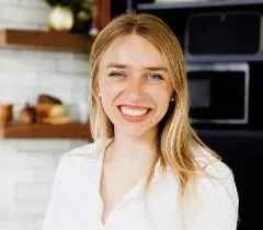 Rachel Robole Headshot