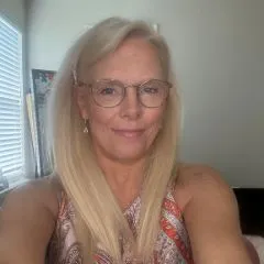 Cynthia Kaster Headshot